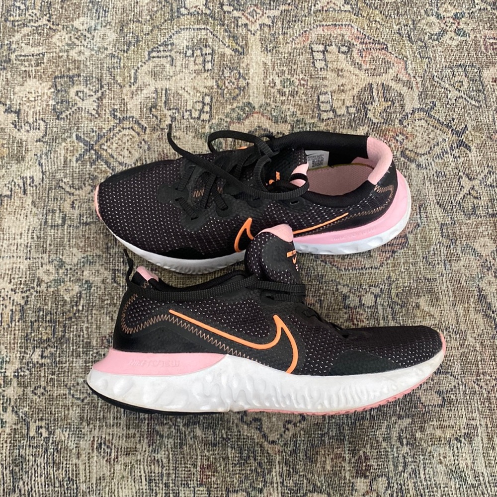 Nike Black tennis shoes size 8